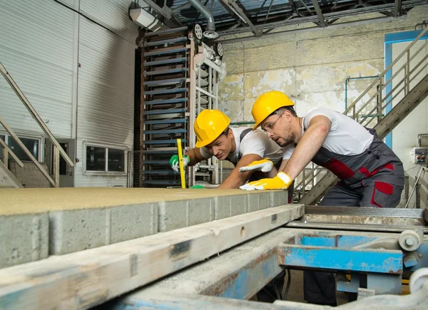 Fábrica de Blocos e Pisos Intertravados de Concreto