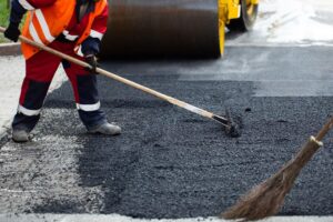 Benefícios da aplicação de massa asfáltica a quente