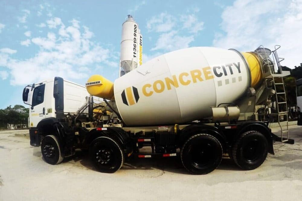 Caminhão de Concreto Usinado: Logística Rápida e Precisa