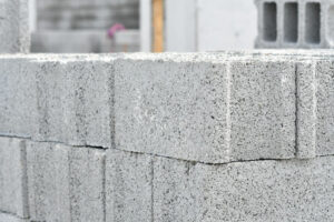 Comprar blocos de concreto: benefícios para empreiteiras