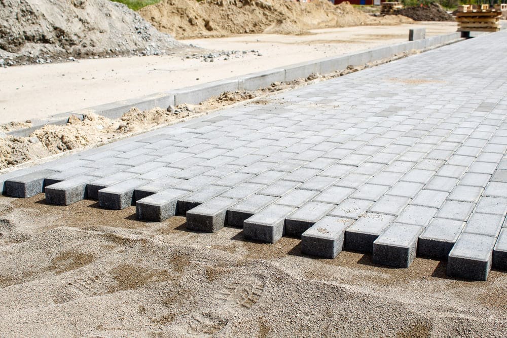 Orçamento de piso intertravado para obras de grande porte