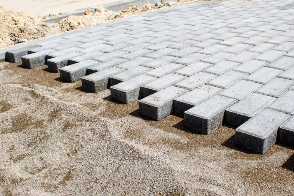 Piso Intertravado de Concreto: Onde Comprar para Calçadas