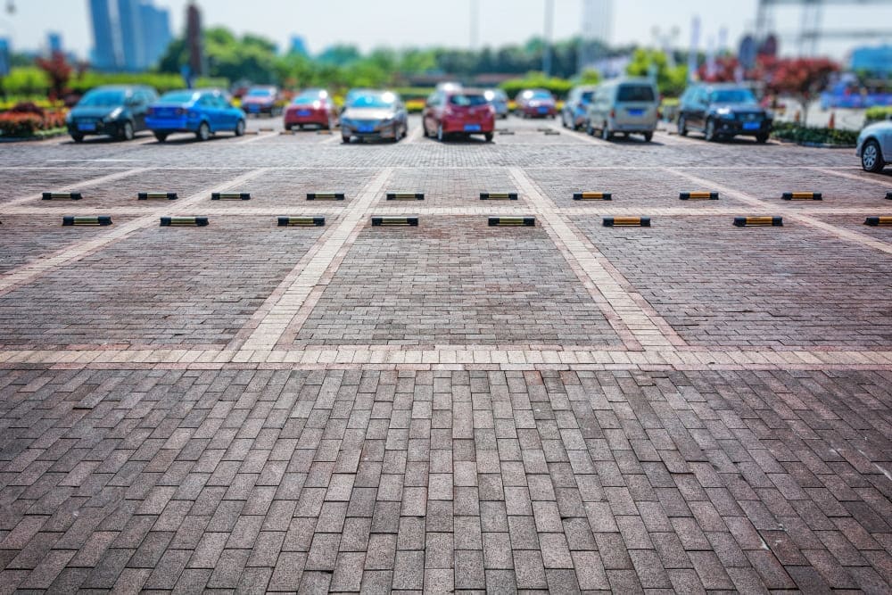 Pisos Intertravados Intercity: Qualidade em estacionamentos